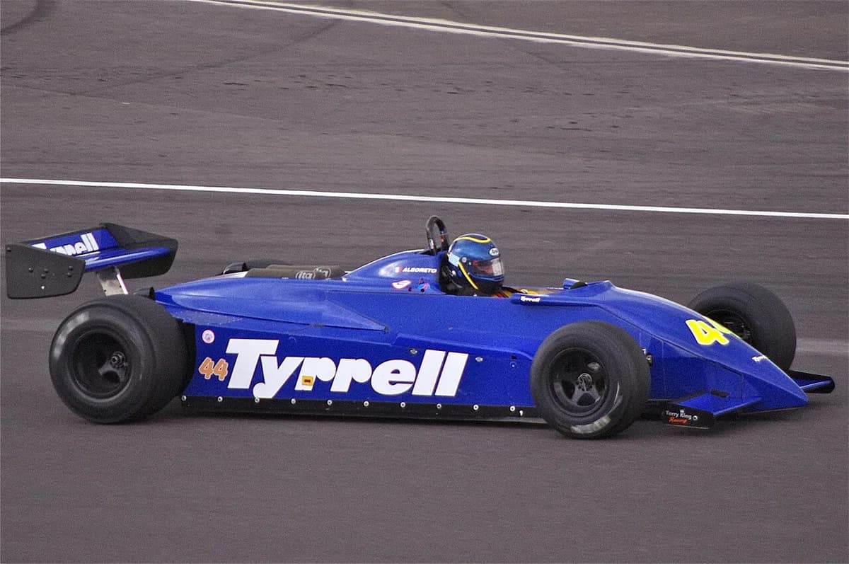 Tyrrell 011