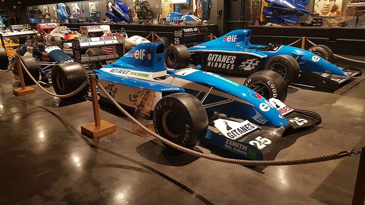 Ligier JS37