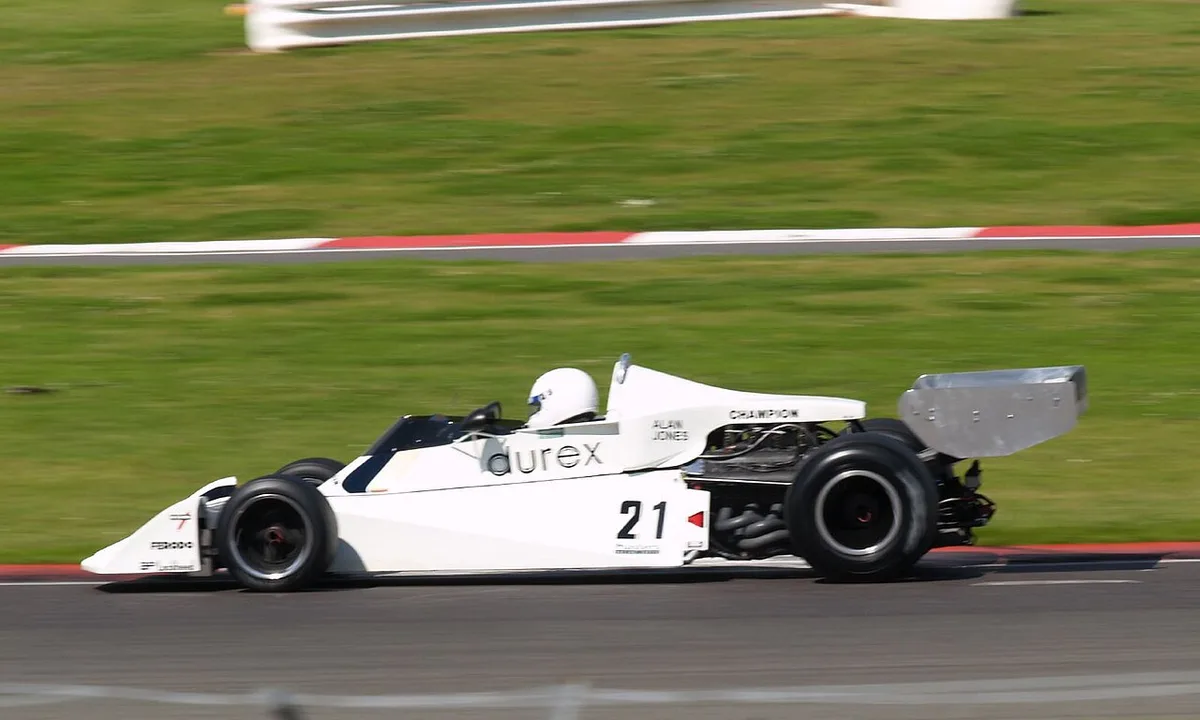 Surtees TS19