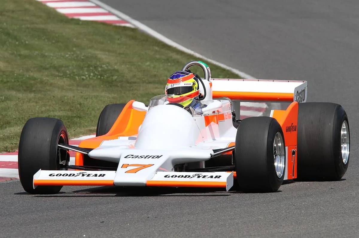 McLaren M28